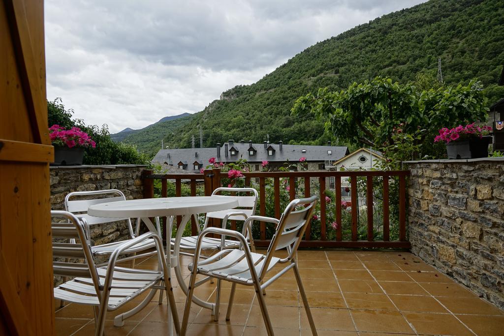 Apartaments El Ribal Valencia D'Aneu Экстерьер фото