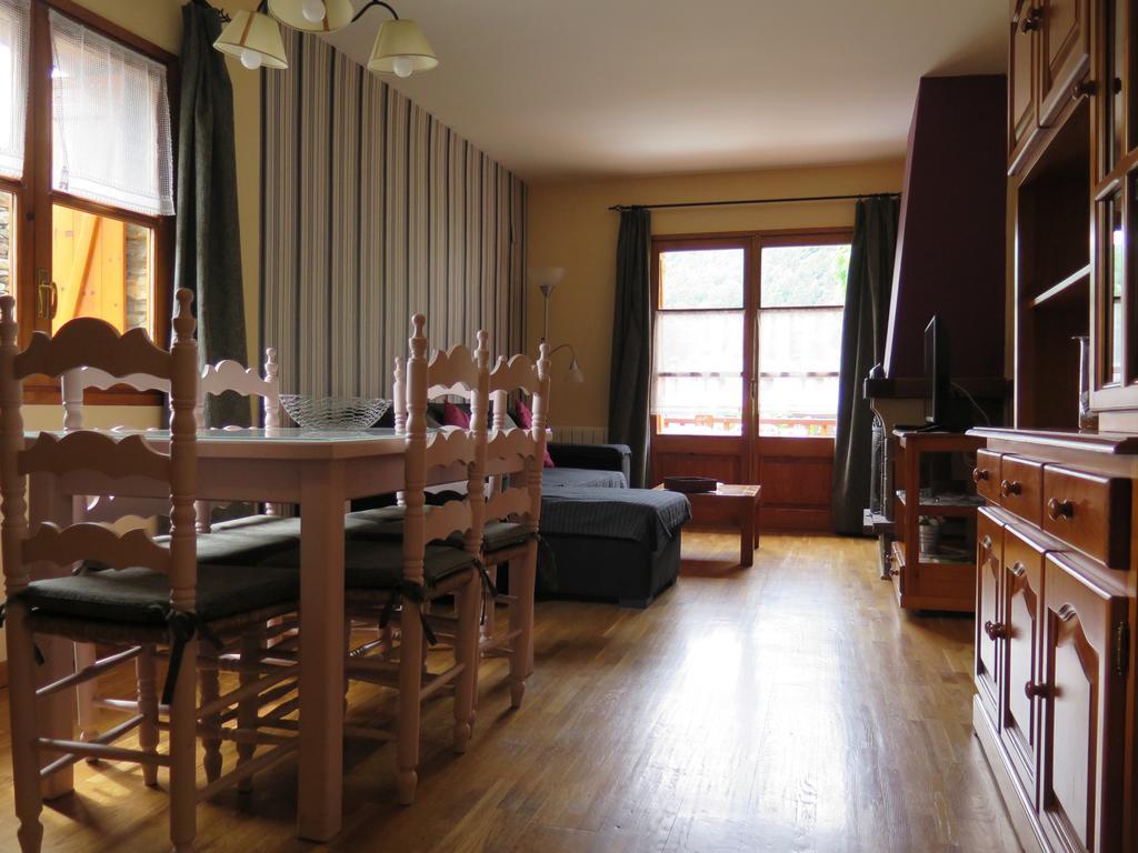 Apartaments El Ribal Valencia D'Aneu Экстерьер фото